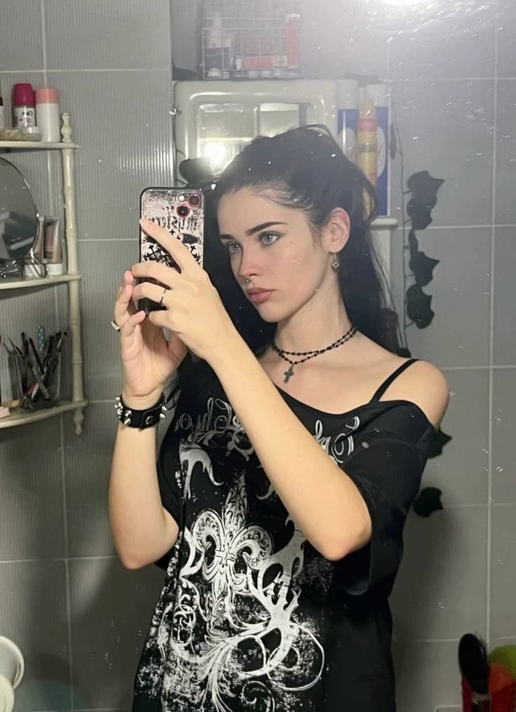 Lara thumbnail