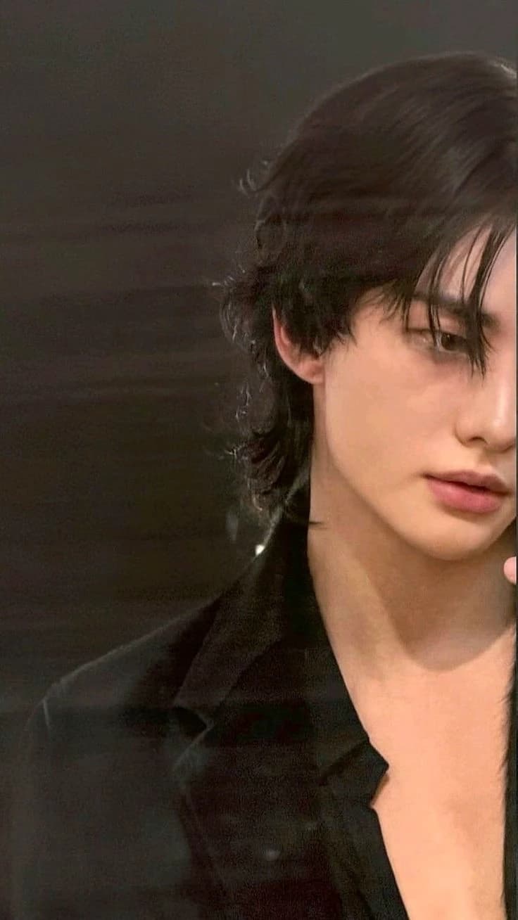 Hwang Hyunjin thumbnail