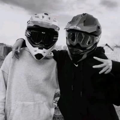 2 bikers boys thumbnail