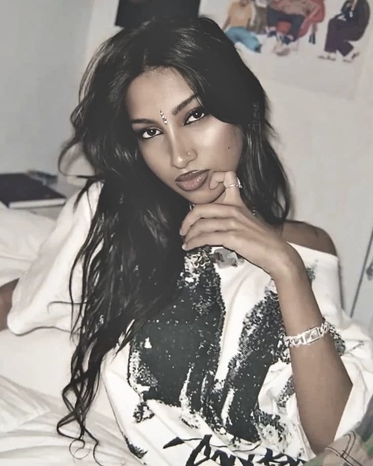 Lara raj thumbnail