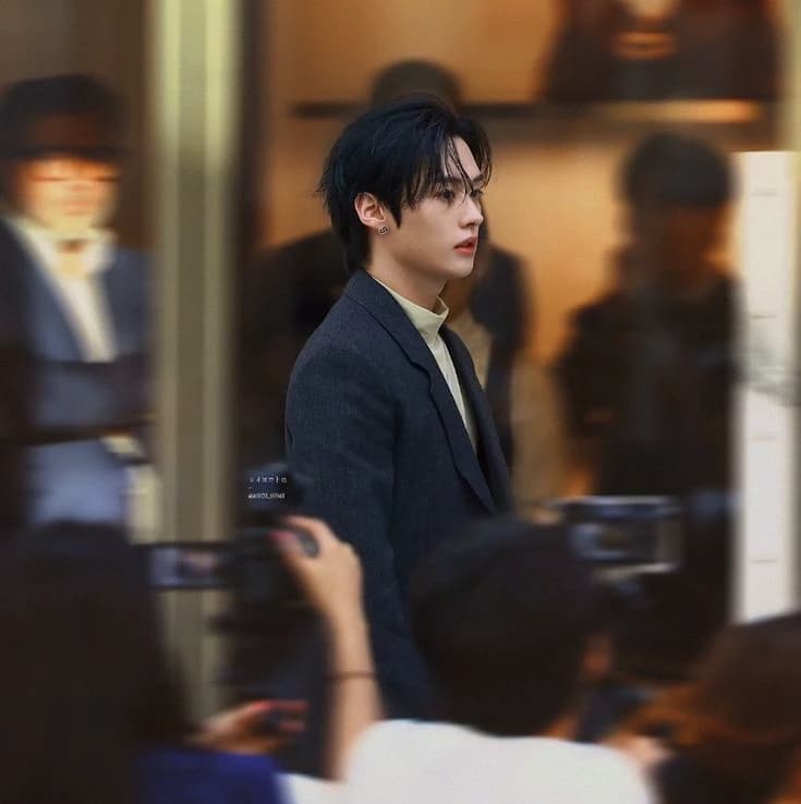Lee Know/Minho thumbnail