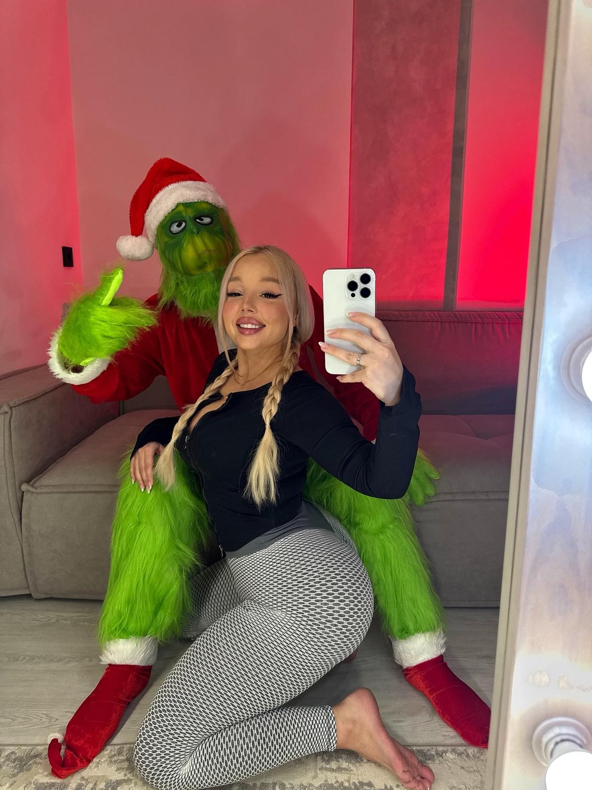 Random girl thumbnail