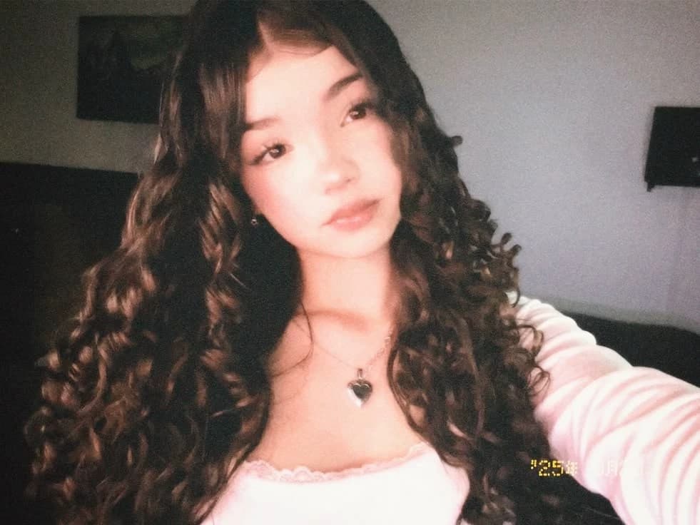 🧶|Isla Moretti thumbnail