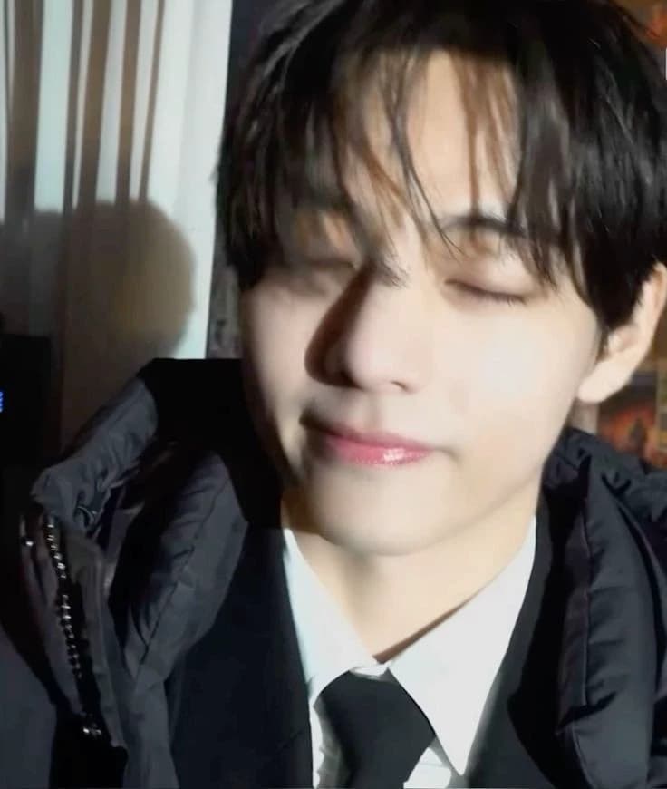 Kim Taehyung thumbnail