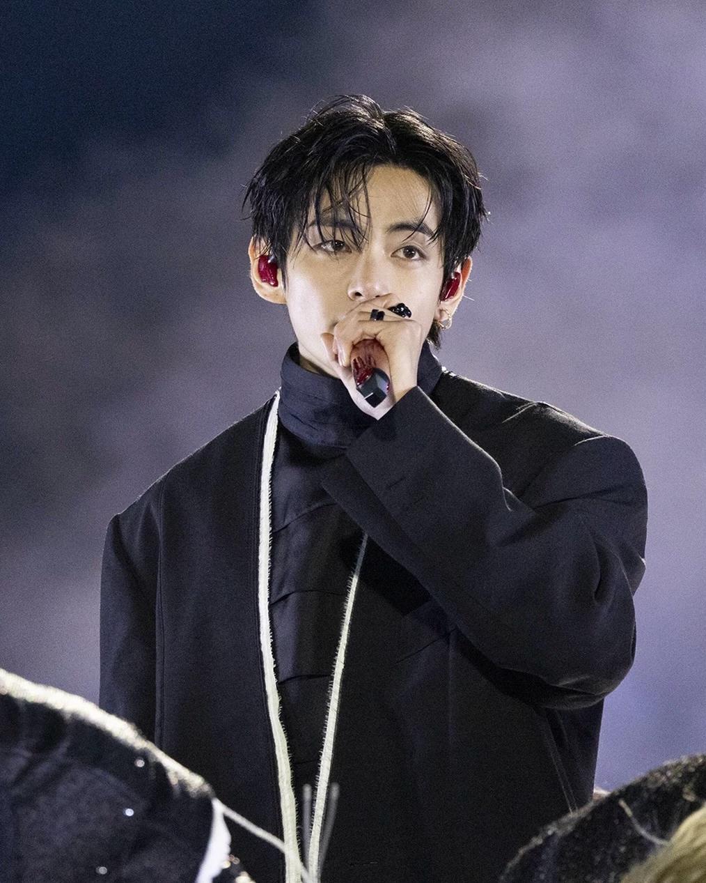 Kim Taehyung  thumbnail