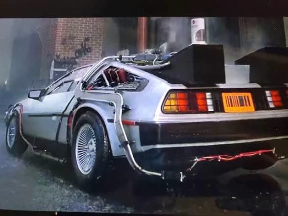 DeLorean Time Machine (BTTF 2) thumbnail