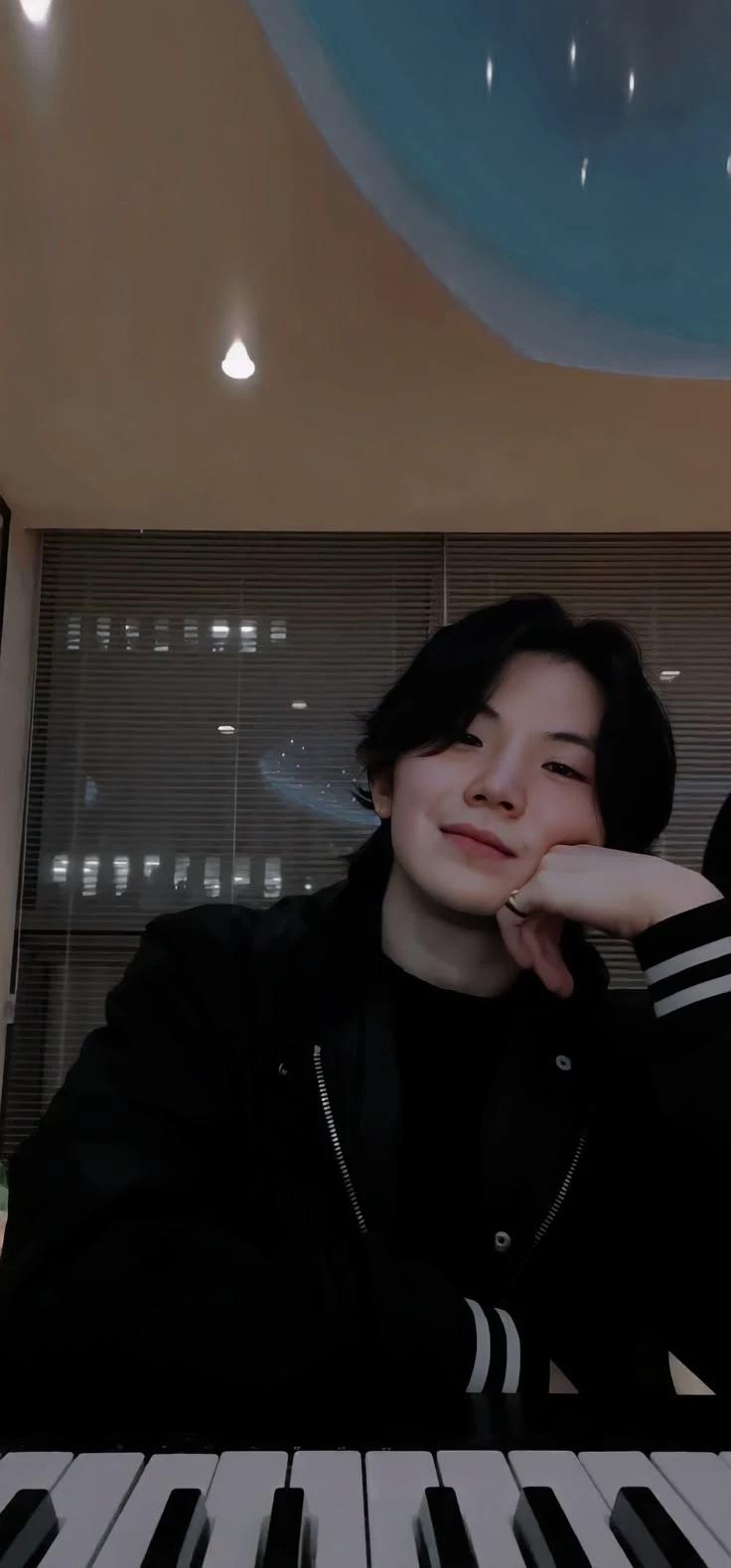 Lee Woozi thumbnail