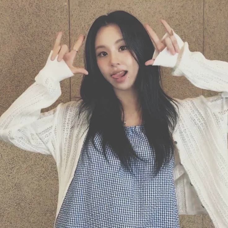 Chaeyoung (GL) thumbnail