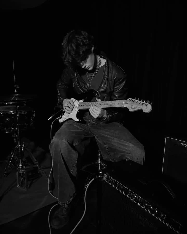 ELIJAH HEWSON thumbnail