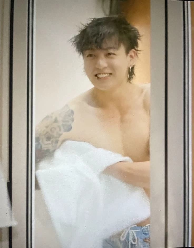 Jungkook (online)  thumbnail