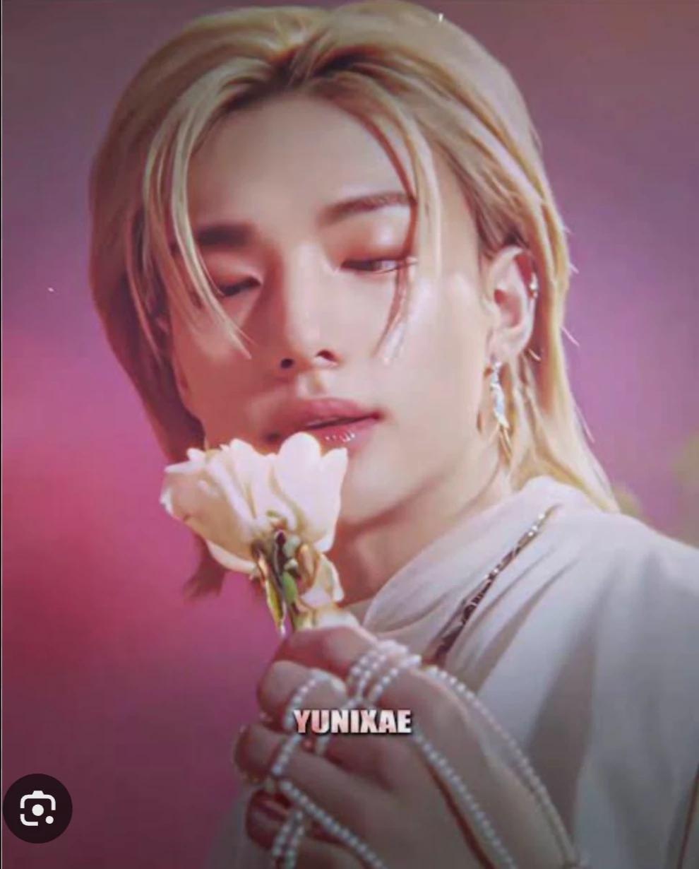 Hyunjin thumbnail