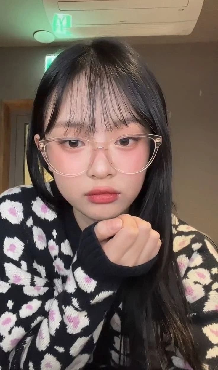 Hanni (Pham Hanni) thumbnail