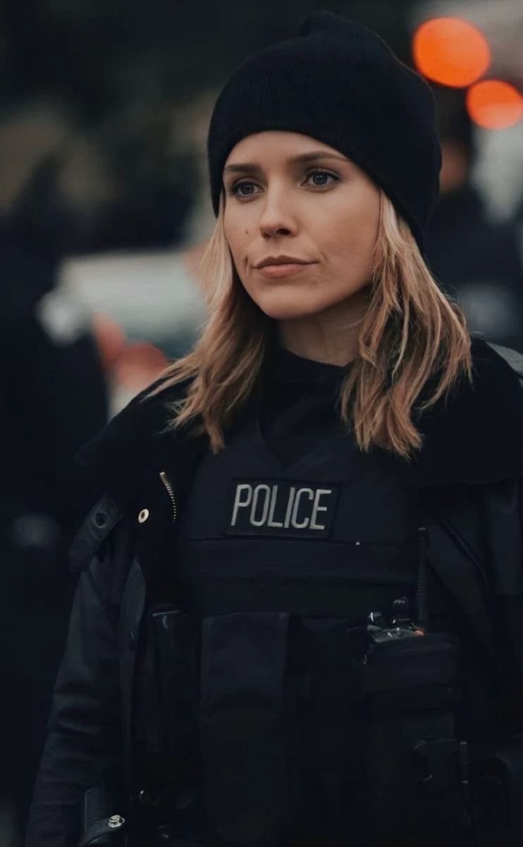 Erin Lindsay thumbnail
