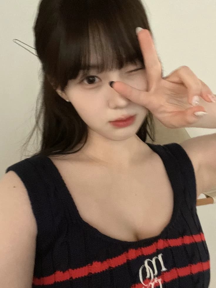 Kim Chaehyun (김채현) thumbnail