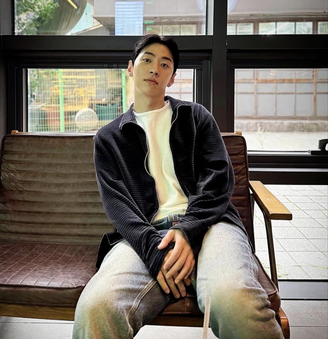 Lee Seong Hwa (Gray) thumbnail