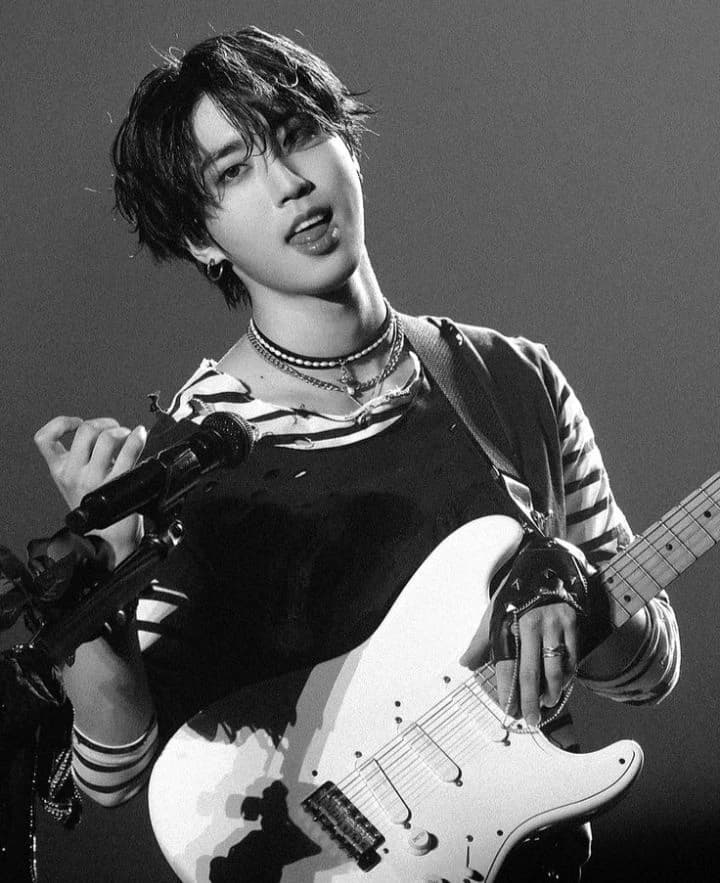 Hwang Hyunjin thumbnail