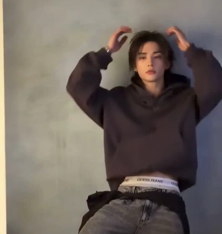 Hwang Hyunjin thumbnail
