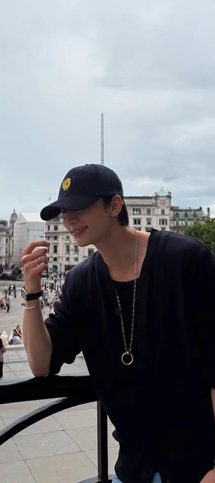 Hwang hyunjin thumbnail