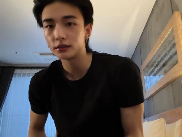 Hwang Hyunjin  thumbnail