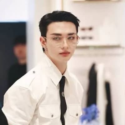 Hwang hyun-jin Versace model thumbnail