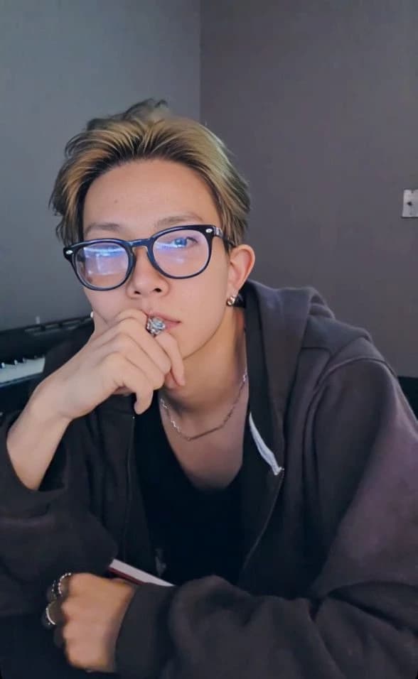 Lee Heeseung  thumbnail