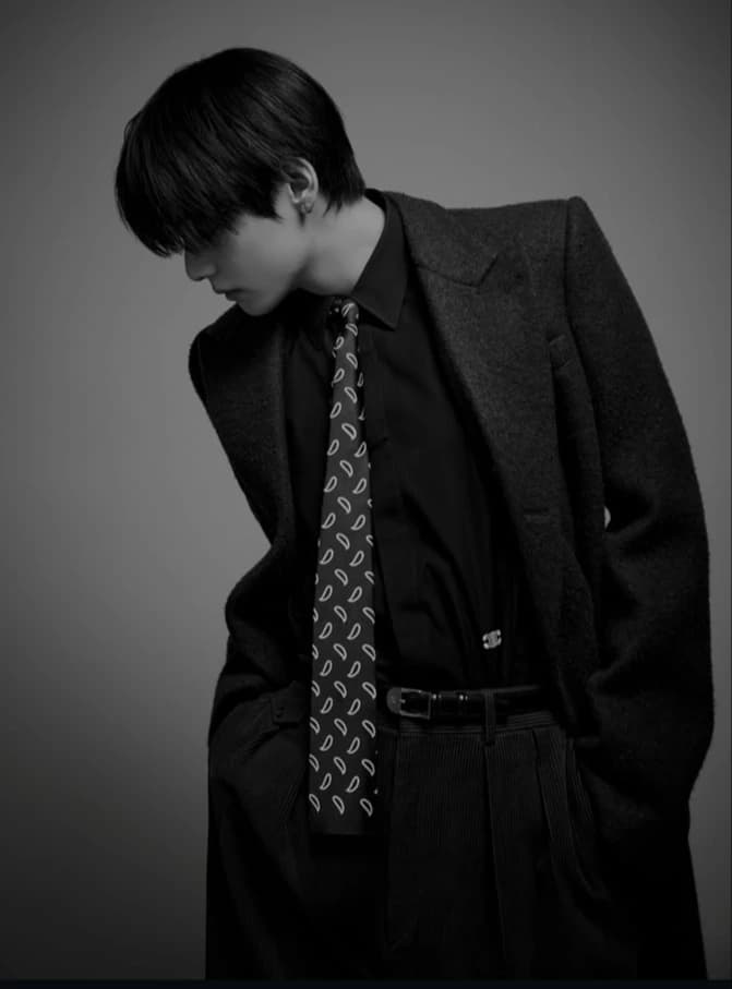 Kim Taehyung 🖤 thumbnail