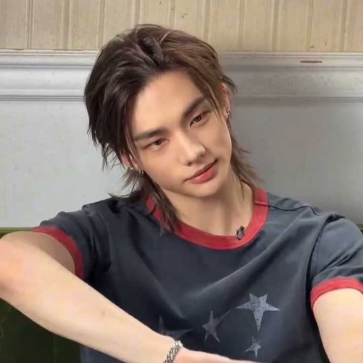 Hwang Hyunjin thumbnail