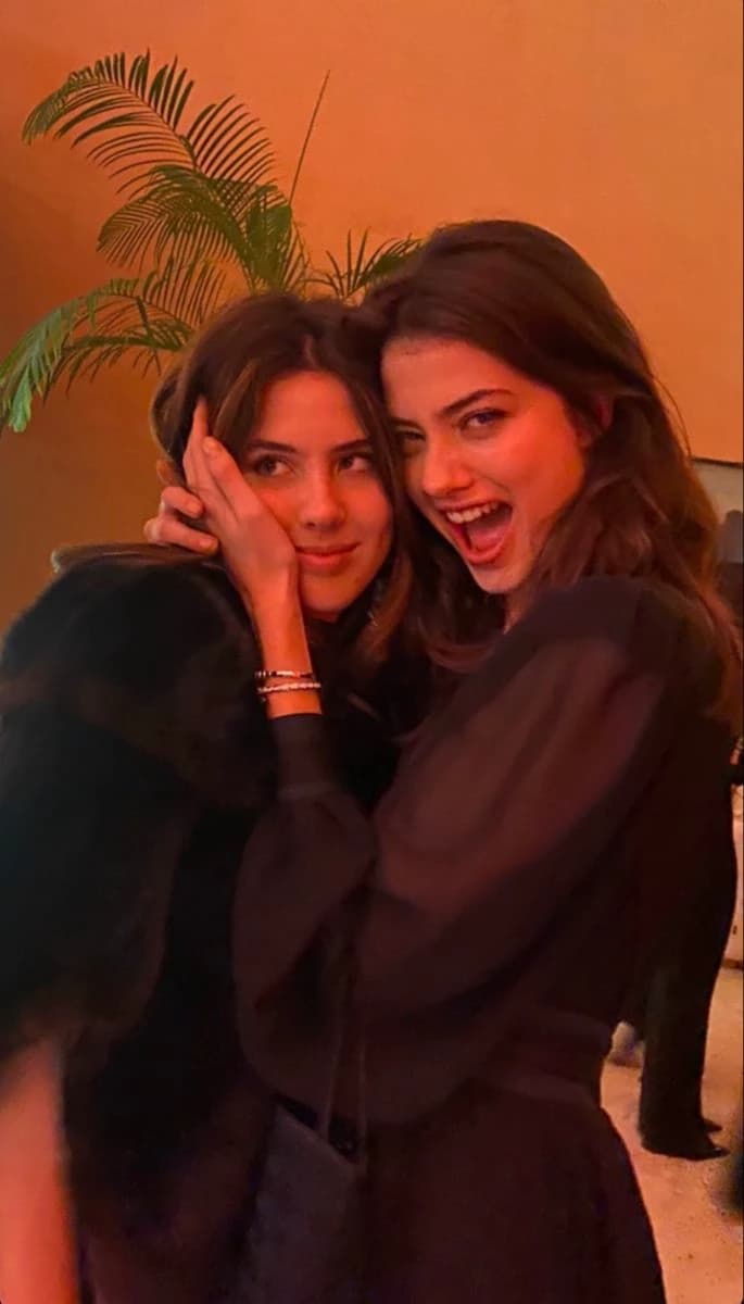 Sarah and valentina  thumbnail