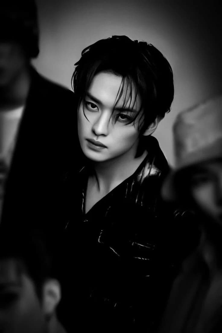 The boy who ruined my life is back (Lee know) thumbnail