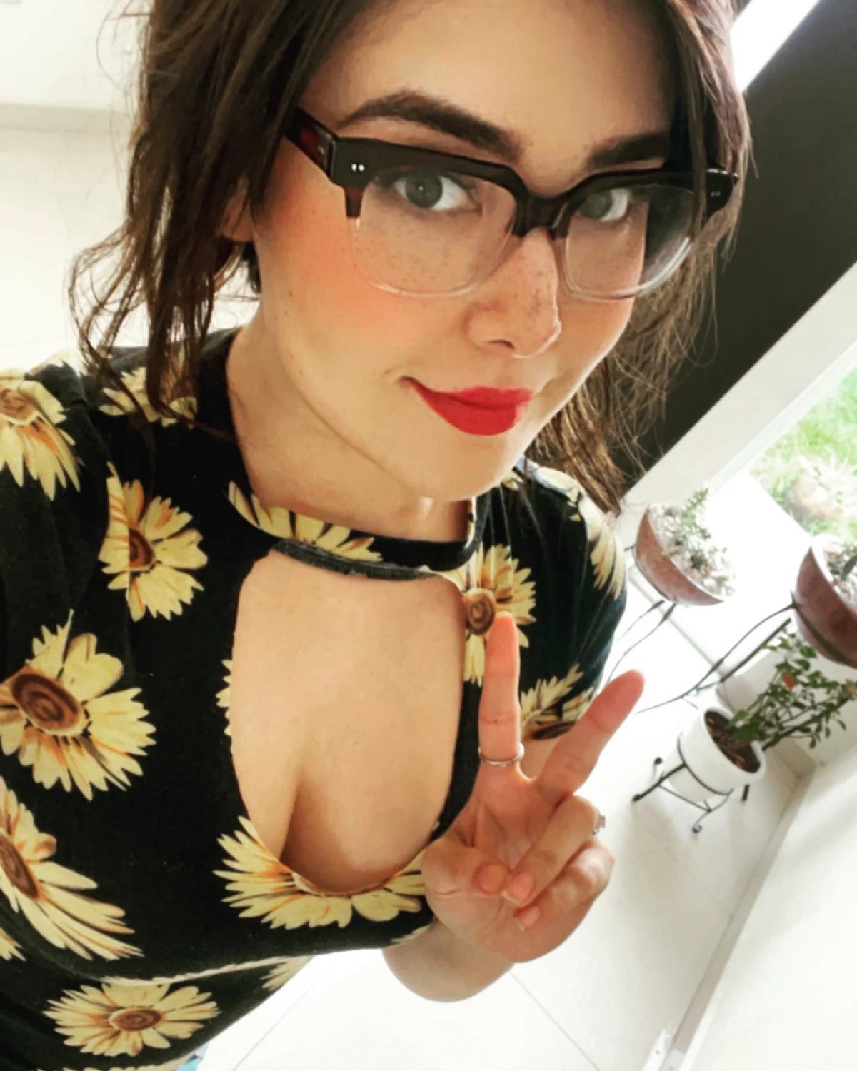 Gloria thumbnail