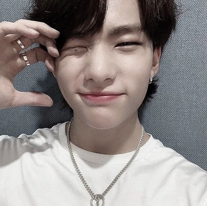 Hwang Hyunjin thumbnail
