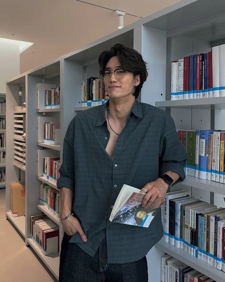 Your husband Detective who only has eyes for you thumbnail