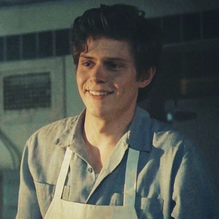 Kit walker thumbnail