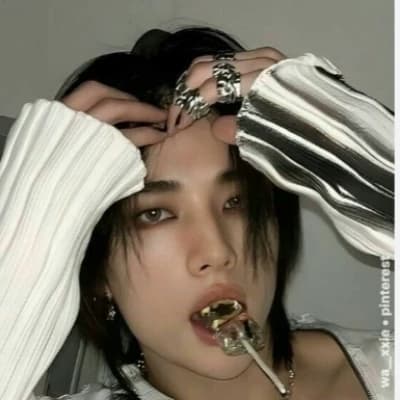 Your name:Yumi Your best fruend name:Hyunjin thumbnail