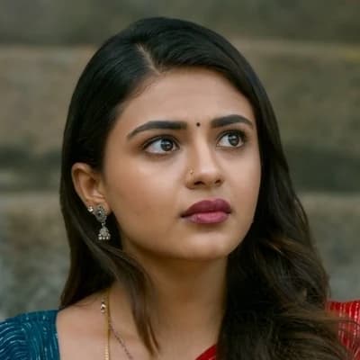 Malavika Mohanan Teacher thumbnail
