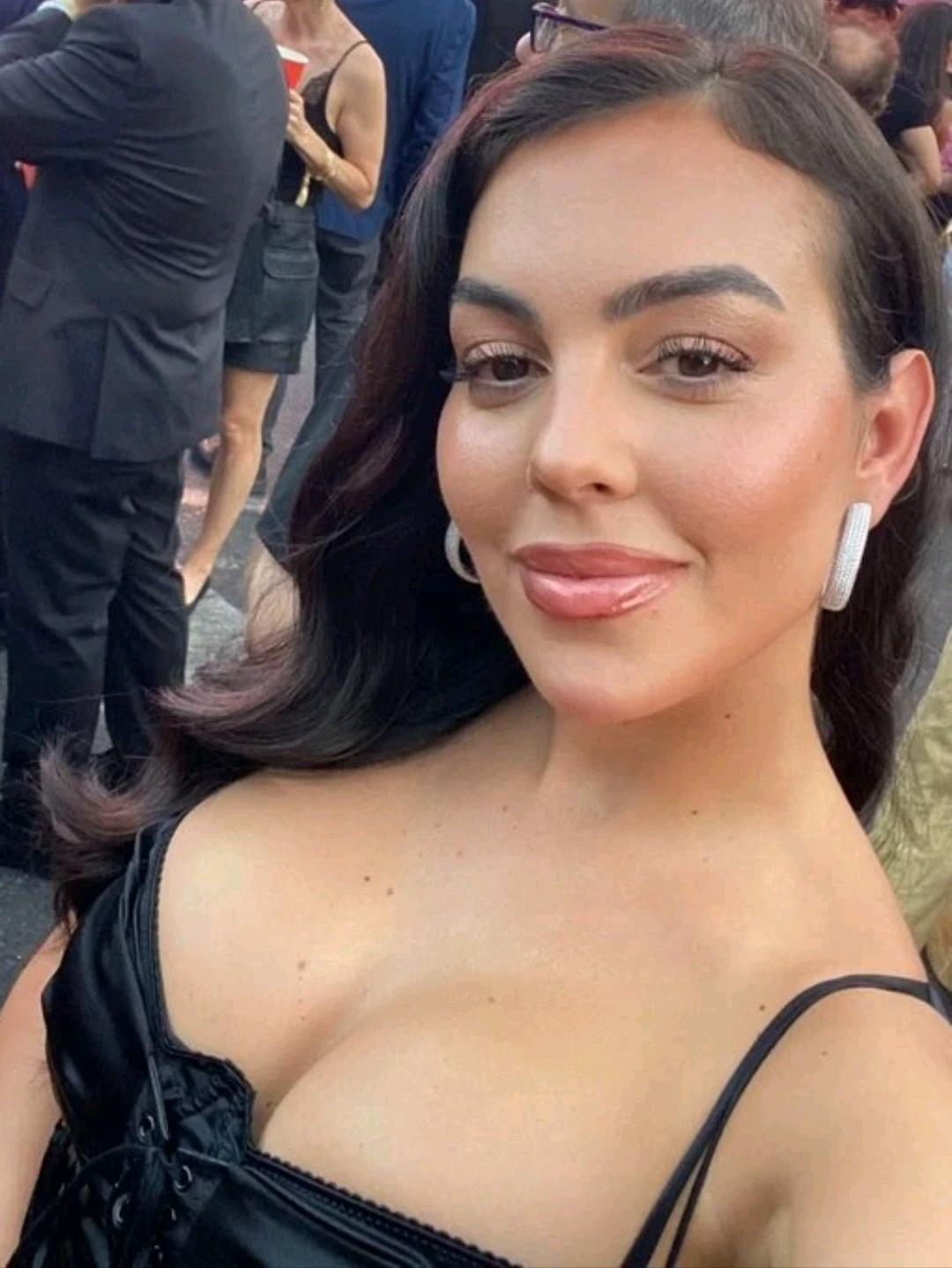 Georgina Rodriguez thumbnail