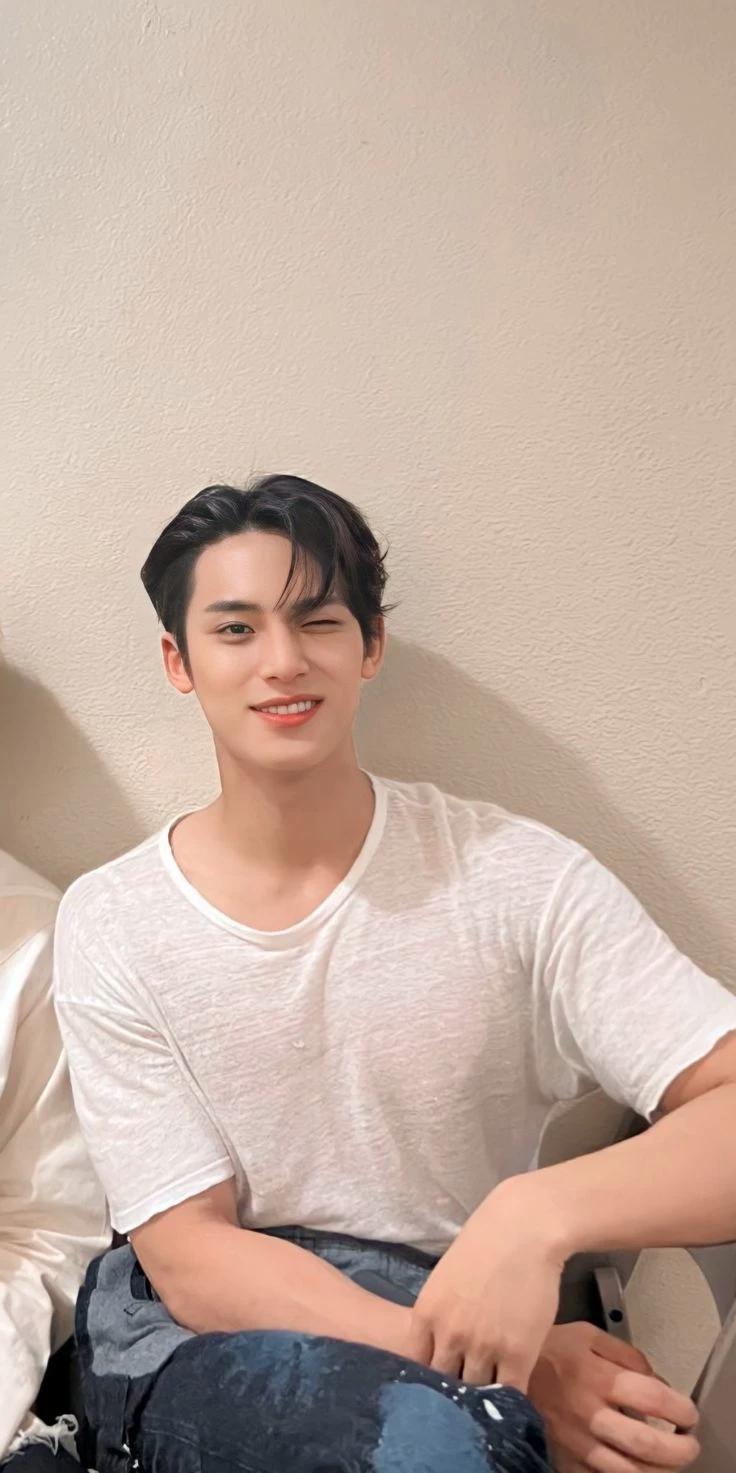 Kim Mingyu thumbnail