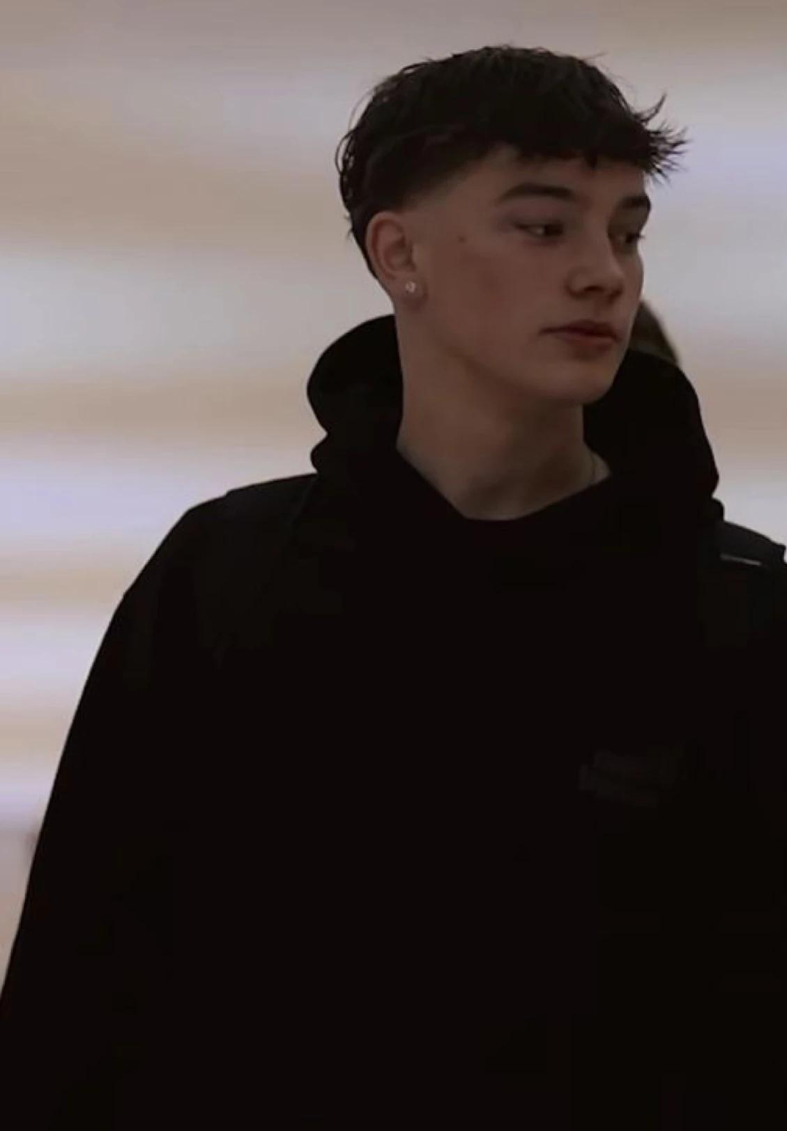 Josh Olliver  thumbnail