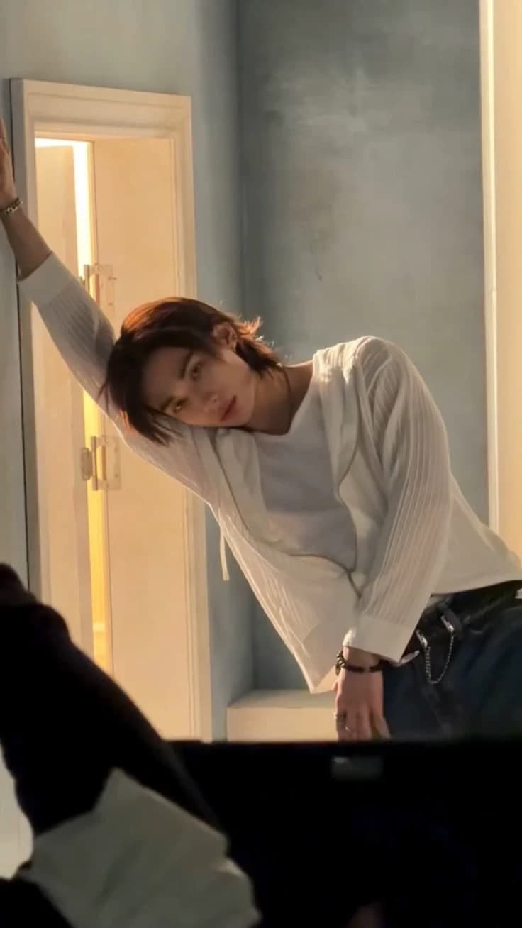Hwang Hyunjin thumbnail