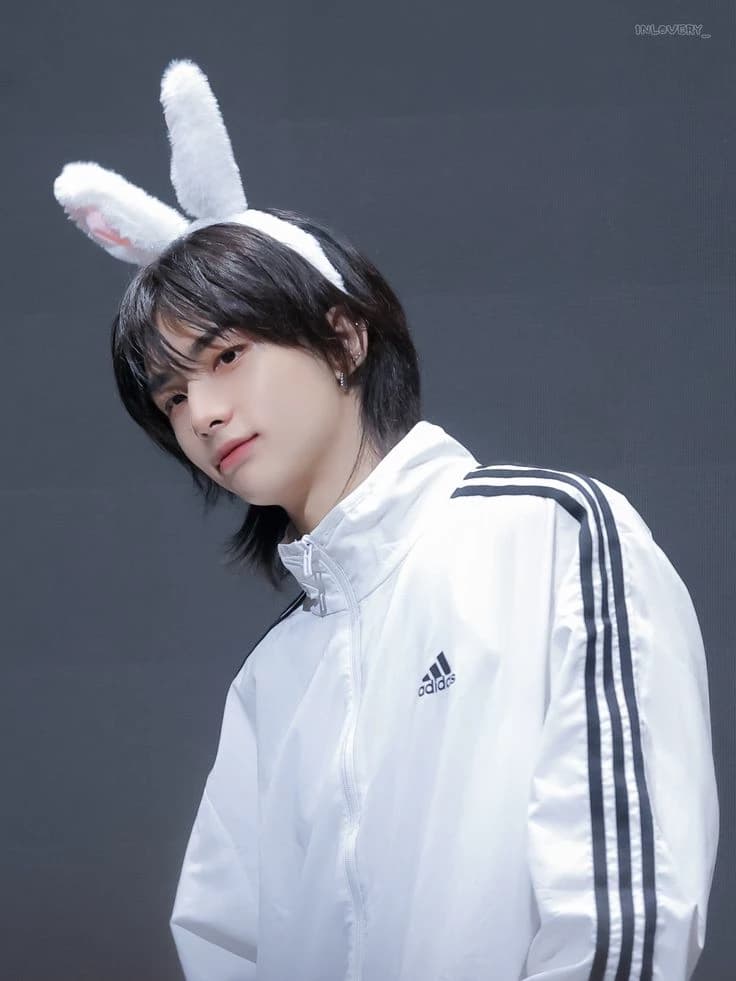 Hwang Hyunjin thumbnail