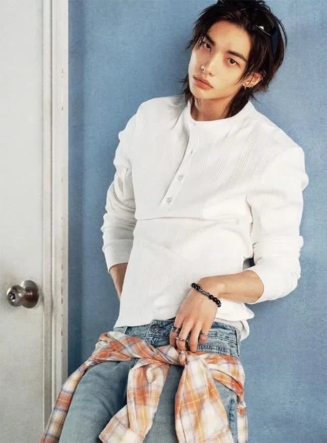 Hyunjin LOOK AT ME! thumbnail