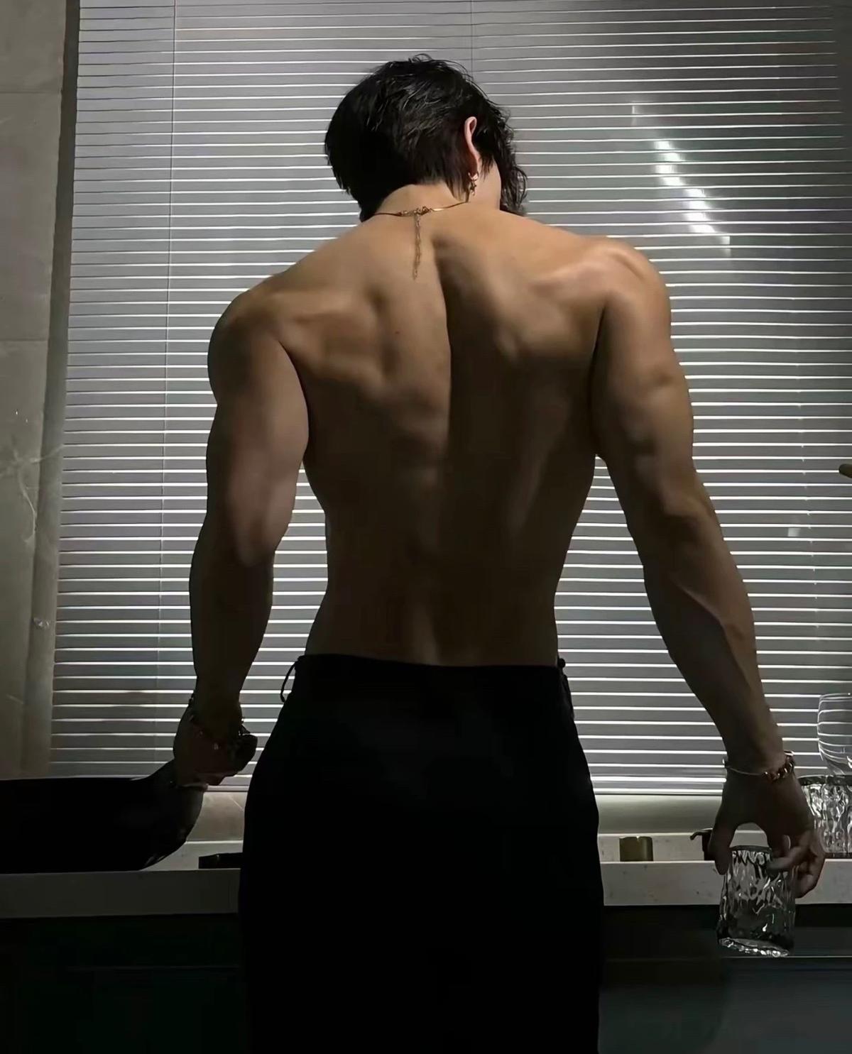 Alek thumbnail