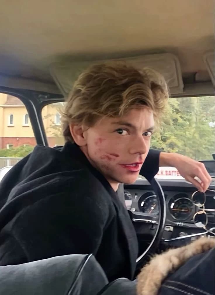 Thomas Brodie-Sangster thumbnail