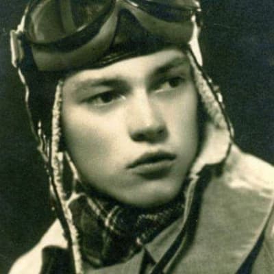 WW2 Pilot thumbnail