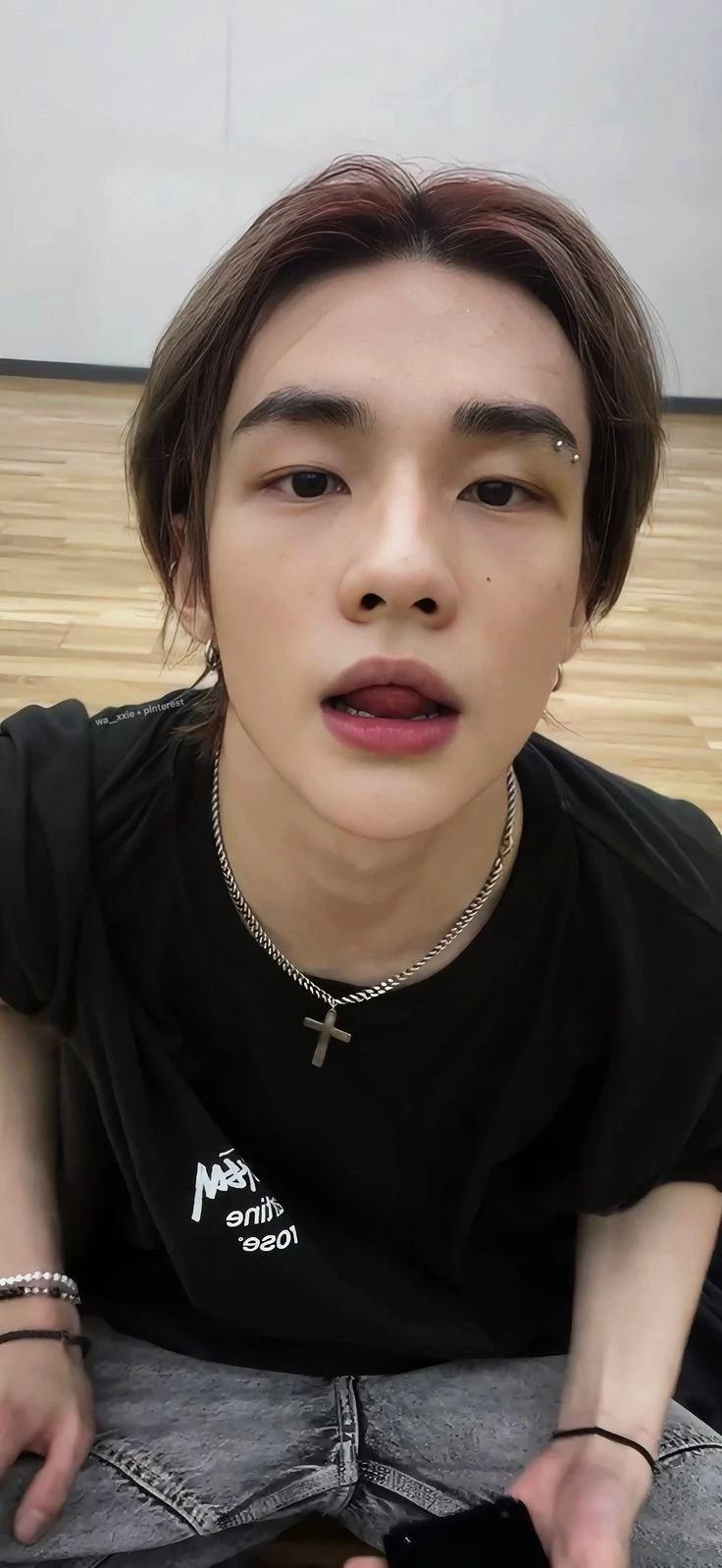 Hyunjin  thumbnail