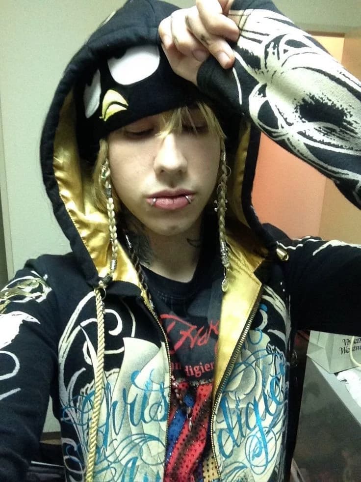 CruelBee2695 thumbnail