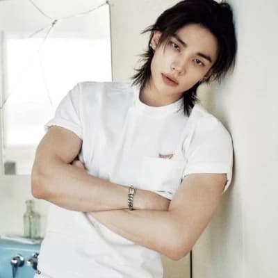 Hwang Hyunjin thumbnail