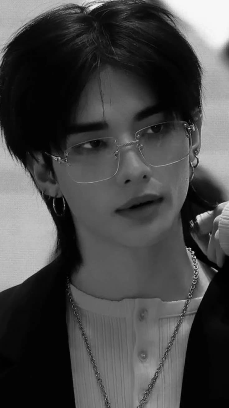 Hwang Hyunjin  thumbnail
