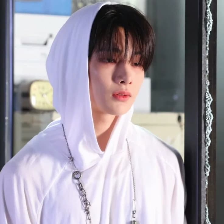 Jeongin thumbnail