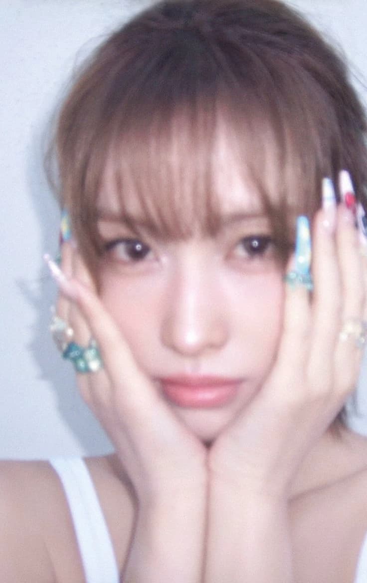 Hirai Momo thumbnail